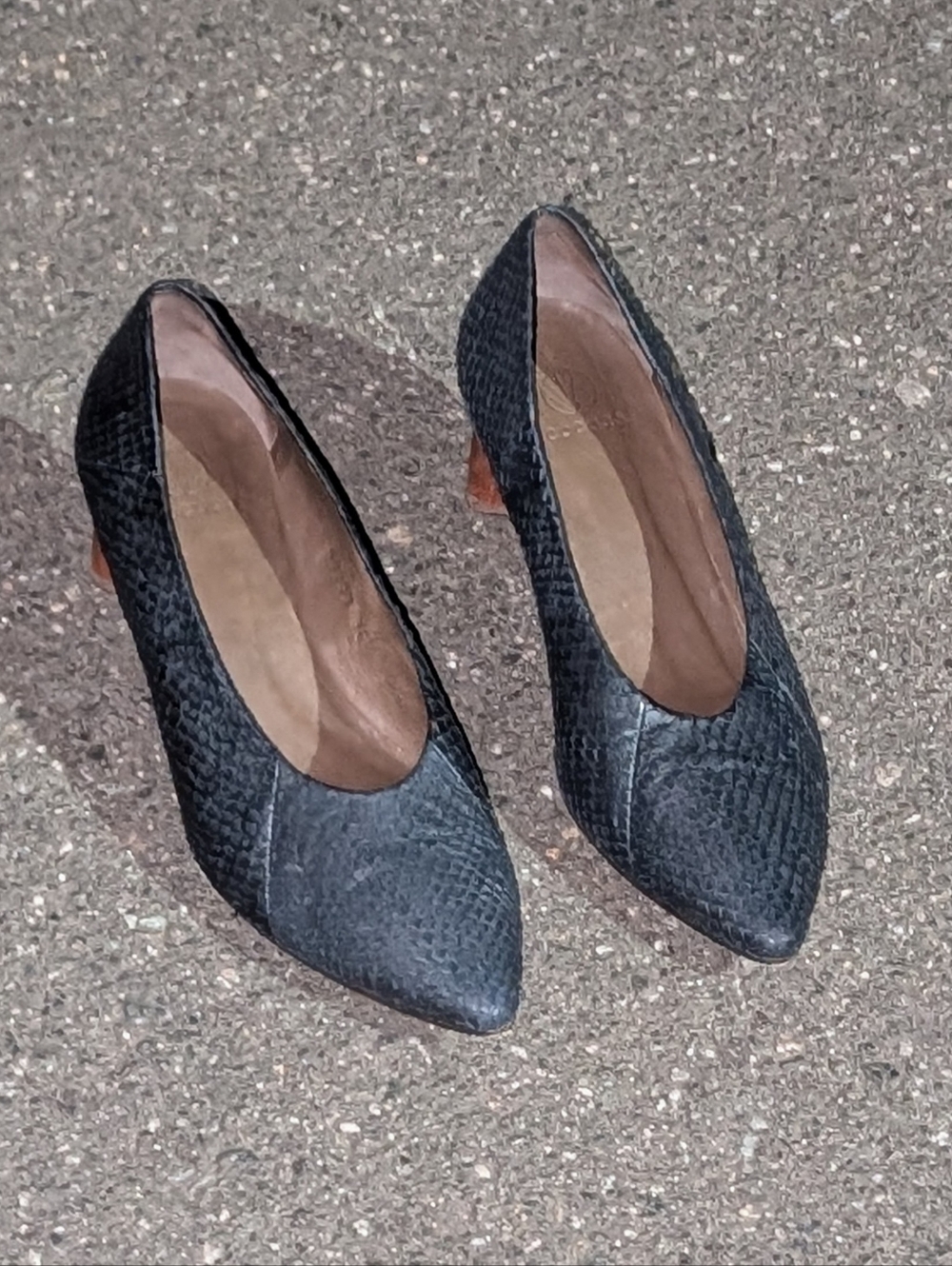 Coclico (O O L O O P) Wumo Salmon Skin Heels (ECU)